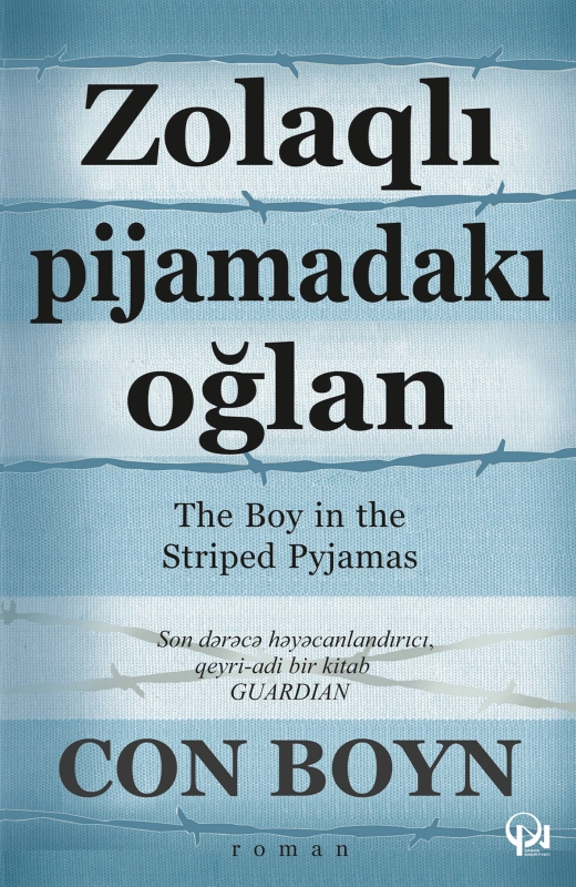 Zolaqlı pijamadakı oğlan