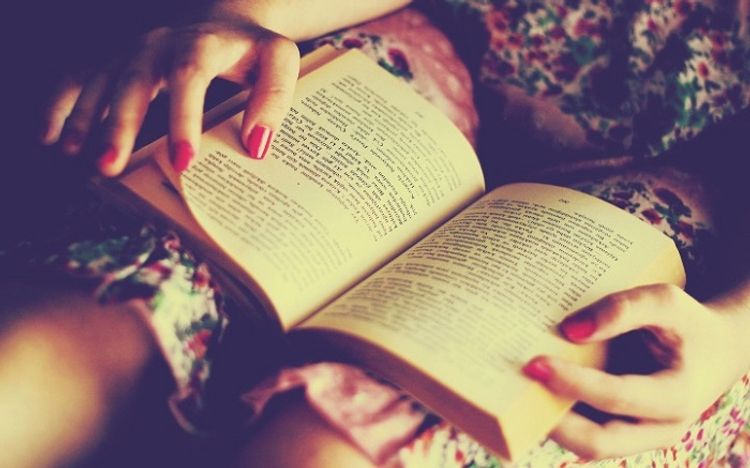 Bu ölkədə qadınlar kişilərdən çox kitab oxuyur Bu ölkədə qadınlar kişilərdən çox kitab oxuyur